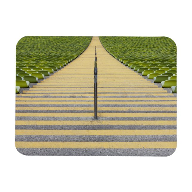 Stadiumtrappor mellan sätesrader i grönt magnet (Horisontell)