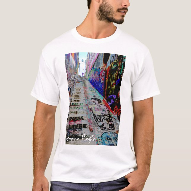 Stads- grafittiplats i Valparaiso T Shirt (Framsida)