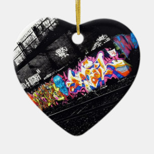 stads- svart & vit för grafittigatakonst med fär julgransprydnad keramik