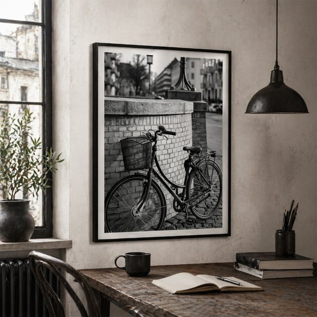 Stadscykel med korg mot tegelvägg Urban Poster (Skapare uppladdad)