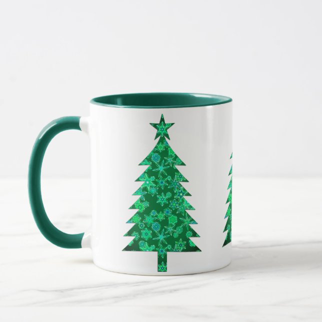 Städsegrön julgran med snöflingor mugg (Vänster)