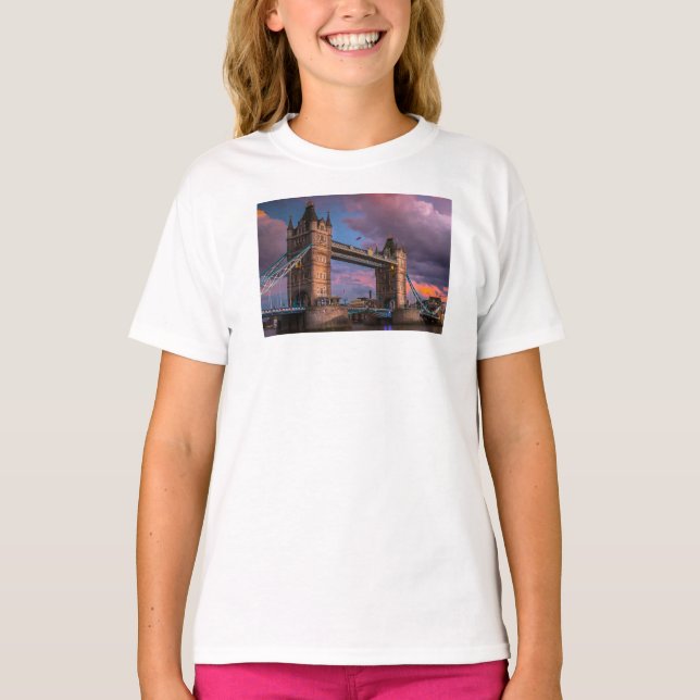 Stadssilhuett Solnedgång & anpassa logotyp T Shirt (Framsida)