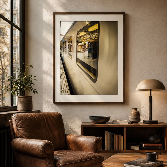 Stadstågsreflektioner Modern Stadshållplats Poster (Skapare uppladdad)