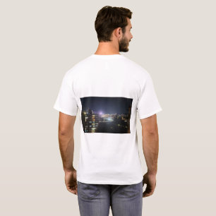 stadsvy med dag och natt t shirt