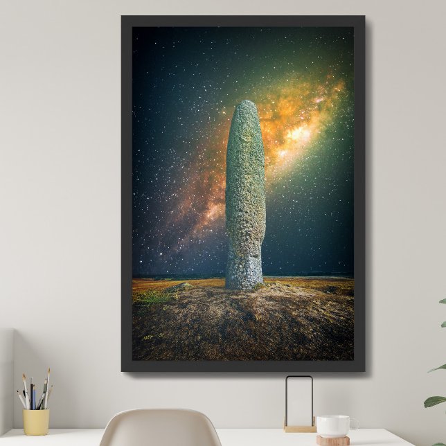 Stående sten eller Menhir med natthimmel Vintergat Poster (Skapare uppladdad)