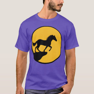 Stående vänner i måne t shirt