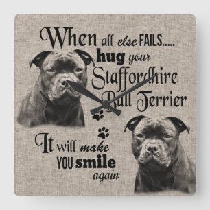 Staffordshire Bull Terrier när allt misslyckas Fyrkantig Klocka