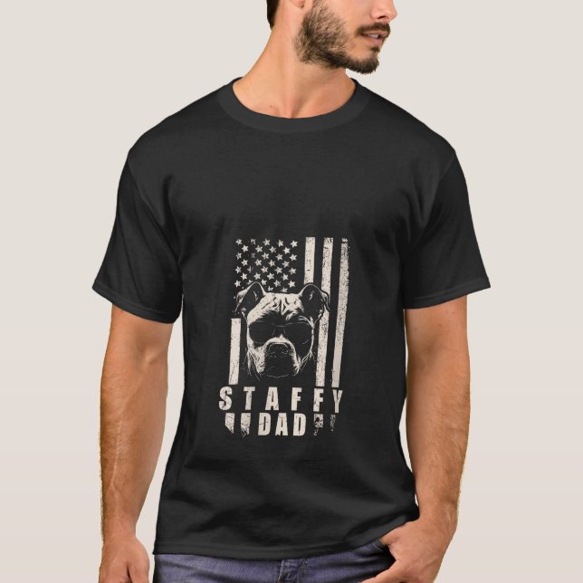 Staffy Hund American Flagga Gifts for Best Far T Shirt (Framsida)