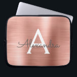 Stainless Steel Monogram rosa ros Guld Laptop Sleeve<br><div class="desc">Monogram Sleeve för Eleganten för rostfritt stål i rosa ros Faux Guld. Den här sleeven kan anpassas så att den omfattar ditt första och första namn.</div>
