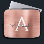 Stainless Steel Monogram rosa ros Guld Laptop Sleeve<br><div class="desc">Monogram Sleeve för Eleganten för rostfritt stål i rosa ros Faux Guld. Den här sleeven kan anpassas så att den omfattar ditt första och första namn.</div>