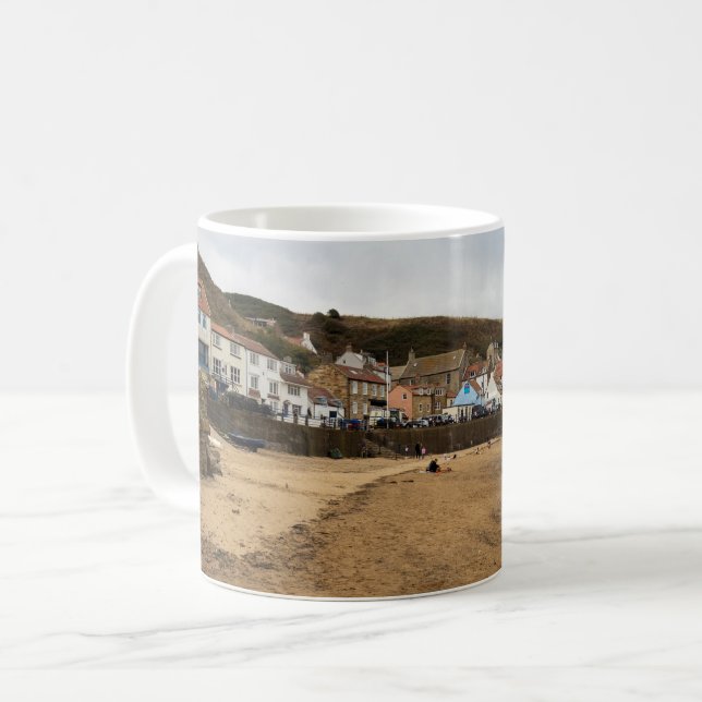 Staithes Harbour Beach and Village Front Kaffemugg (Framsida vänster)