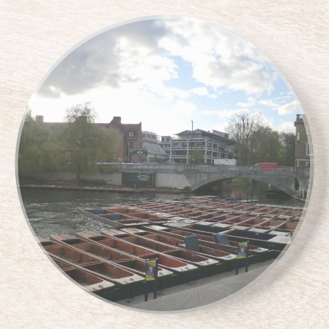 Stakbåtar på flodkammen i Cambridge Underlägg (Framsidan)