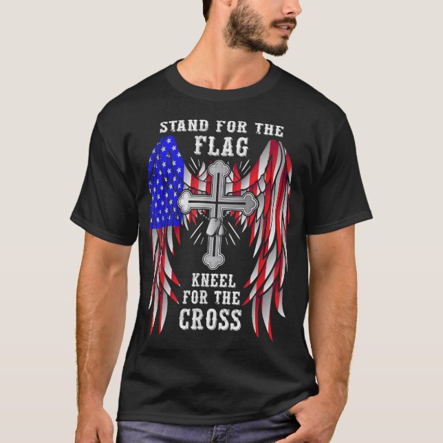 Ställa för Flagga Kneel för Kor Christian T Shirt (Framsida)