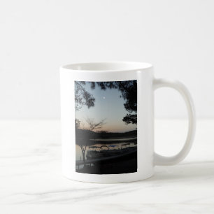 Ställa in Sol, Stigning Måne över Sjö, pilhuvud Kaffemugg