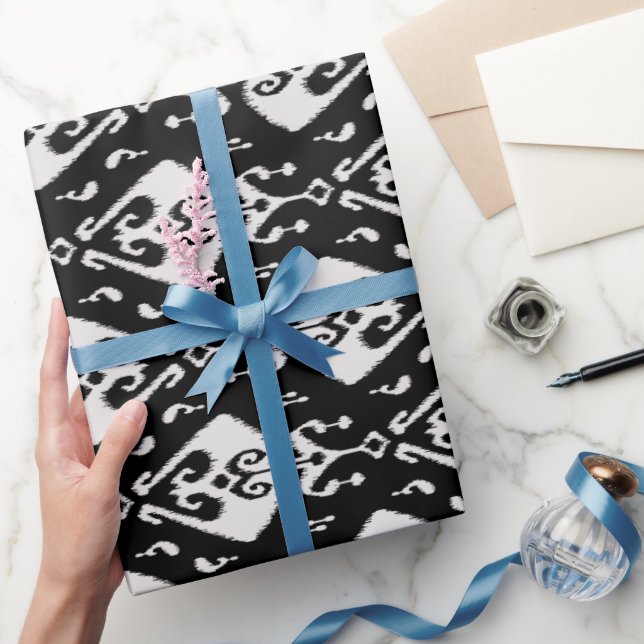 Stam- mönster för kall svartvit ikat presentpapper (Gåvor)
