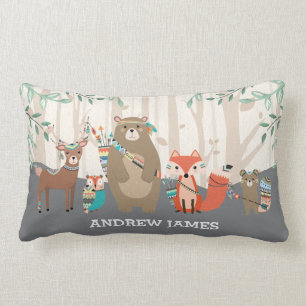 Stam- skog för skogsmark för rum för lumbarkudde