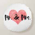 Stamped Heart Rustic Mr & Mrs. Rund Kudde<br><div class="desc">Ett stampat hjärta,  för dig och din älskling. Rustic,  snyggt,  söt.</div>