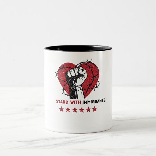 STAND MED INVANDRARE Två-Tonad MUGG (Center)