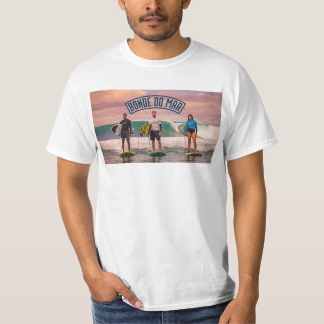 Standing on The Board -Bonde do Mar T Shirt (Framsida)