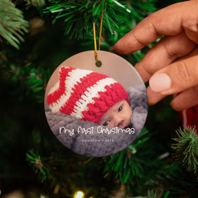 Stäng av mitt första baby-julfoto julgransprydnad keramik (Skapare uppladdad)