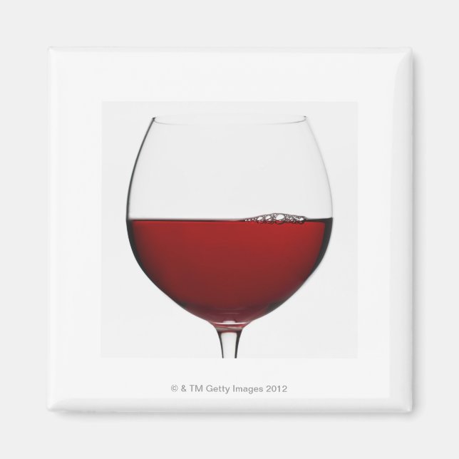 Stäng av rödglas vin på vitt magnet (Framsidan)