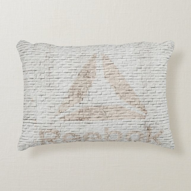 Stäng foto av Reebok-logotyp på väggen Prydnadskudde (Framsidan)