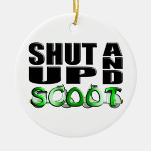 STÄNG SIG UPP OCH SCOOT JULGRANSPRYDNAD KERAMIK