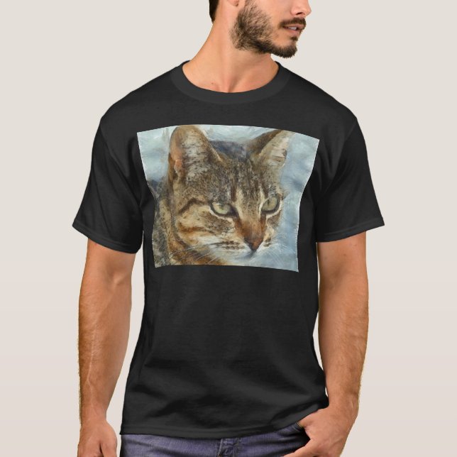 Stängande Tabby katt Stäng upp grafitpennportra Tee Shirt (Framsida)