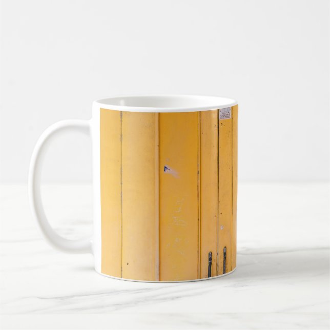 STÄNGD GULT-DÖRR MED PADLOCK KAFFEMUGG (Vänster)