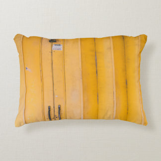 STÄNGD GULT-DÖRR MED PADLOCK PRYDNADSKUDDE