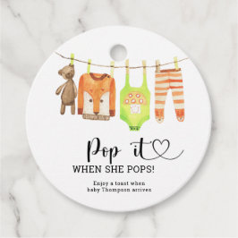 Stänglinan poppar den när hon poppar gåvor etiketter