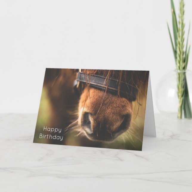 Stängning av en Cute Brown Horse Nose Birthday Kort (Framsida)