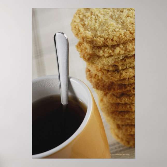 Stängning av en kopp kaffe med kakor poster (Framsidan)