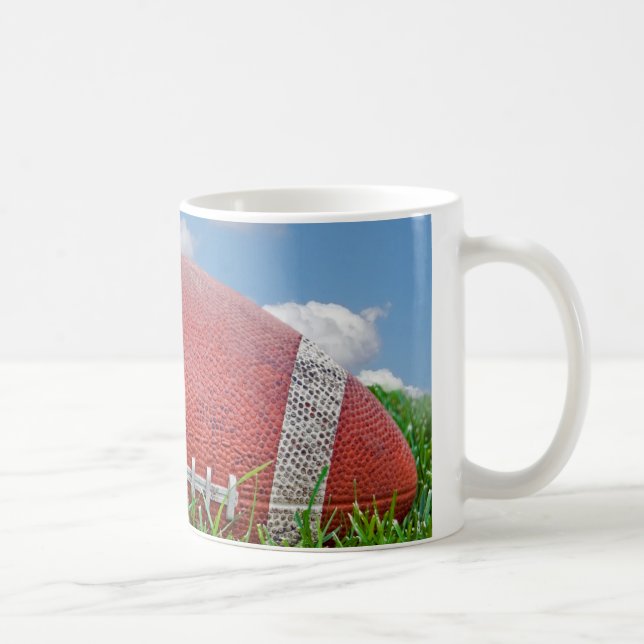 Stängning av fotboll i Grass Kaffemugg (Höger)