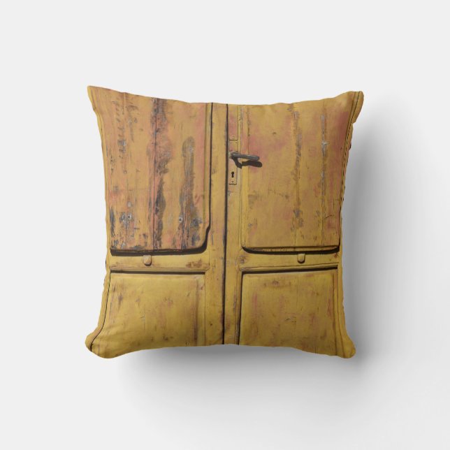 Stängt skåp av brunt trä kudde (Framsida)