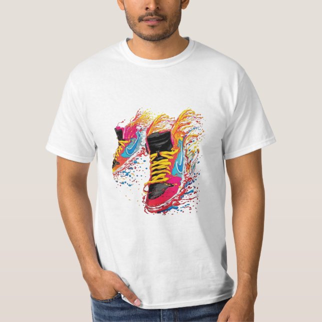 Stänk Sneakers: Vibrant Streetwear T-Shirt (Framsida)