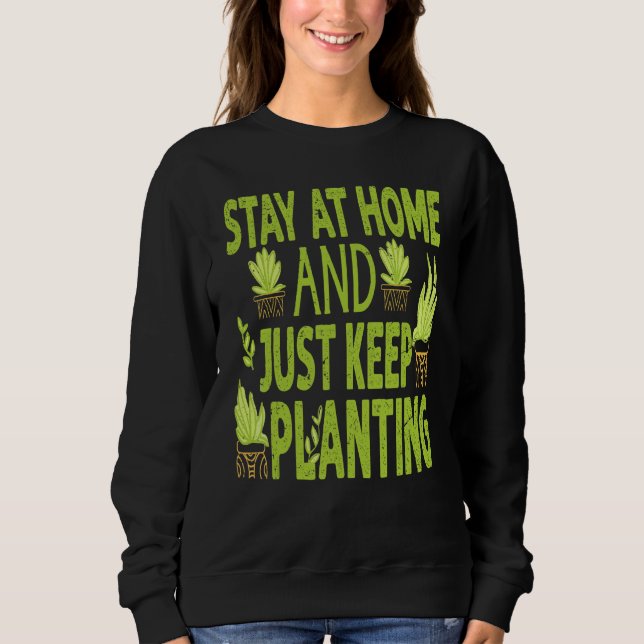 Stanna Hemma Och Fortsätt Plantera  Växter  Trädgå T Shirt (Framsida)