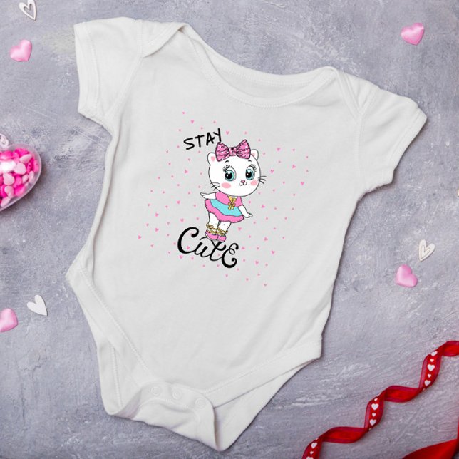 Stanna i Cute Baby Kitten Hearts Girl T Shirt (Skapare uppladdad)