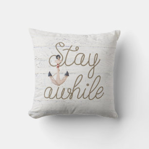 Stanna kvar medan rep på viskat trä kudde