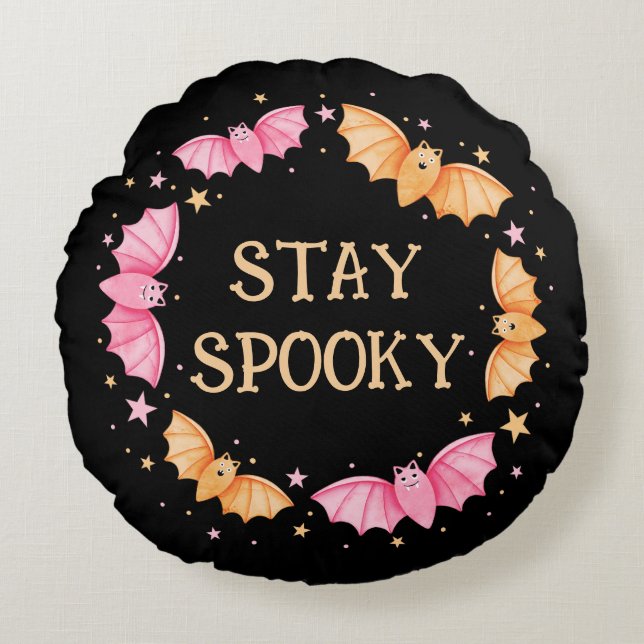 Stanna på Spooky Cute Fladdermus Pastel Halloween Rund Kudde (Framsidan)