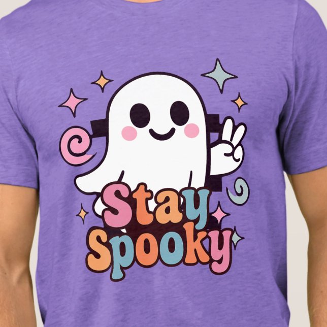 Stanna på Spooky Groovy Ghost Retro Pastel Hallowe T Shirt (Celebrate Halloween season in style with this groovy ghost stay spooky design.)
