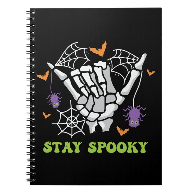 Stanna på Spooky Halloween Skeleton Hand Anteckningsbok (Framsidan)