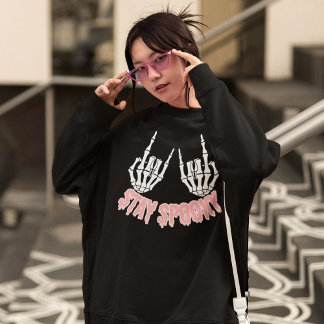 Stanna på Spooky Halloween Skeleton Händer T Shirt