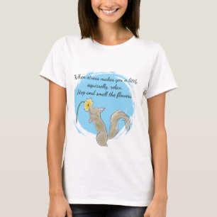 Stanna upp och lukta på blommorna med en ekorre t shirt