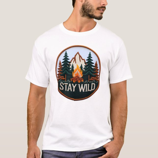 Stanna Vild - broderad Forest Äventyr Patch Art T Shirt (Framsida)