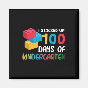 Staplad upp till 100 dagar med Kindergarten Byggna Magnet