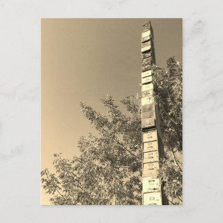 staplade arkivskåp i överliggande inlägg av burlin vykort