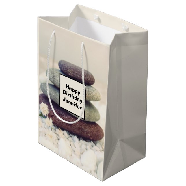 Staplade stenar Meditative Cairn Birthday (Baksidan Vinklad)