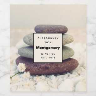 Staplade stenar Meditative Cairn Vin Skapar Vinflaska Etikett