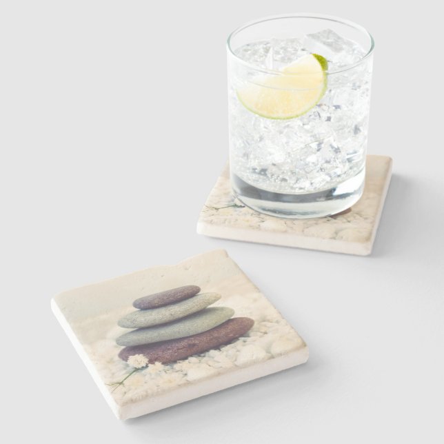 Staplade stoner Meditative Cairn Stenunderlägg (Sidan)